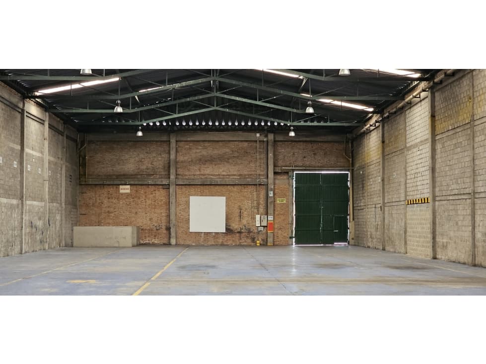 Arrienda Bodega Calle 13 Área 1.263 M2 Muelle a Piso - 1