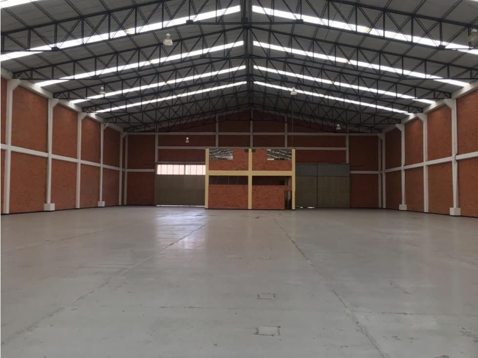 ARRENDAMIENTO DE BODEGA 3.600 M2 EN FUNZA - 1