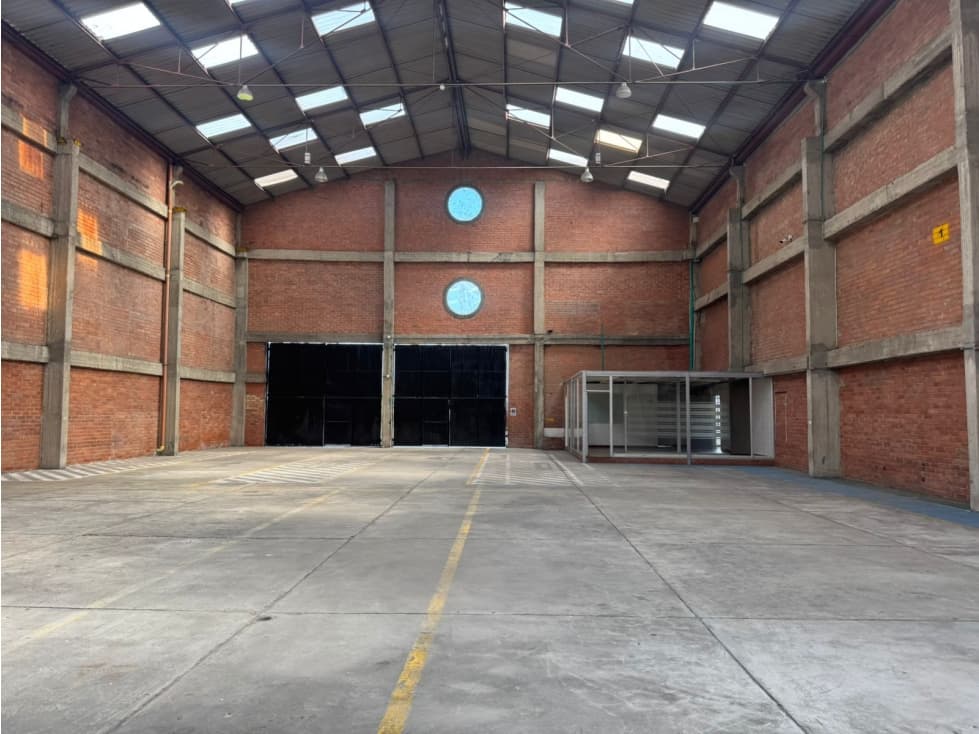 ARRIENDA BODEGA 4.350 M2 SIBERIA - 1