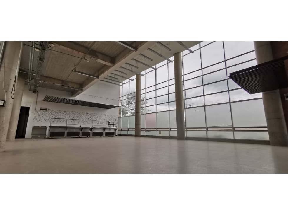 Arrendamiento de Local 600 M2 Primer Piso - 1