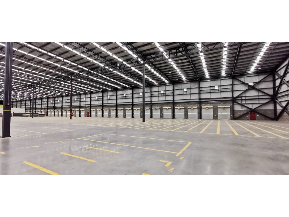 ARRIENDA BODEGA 9000 M2 UBICADA MOSQIUERA - 1