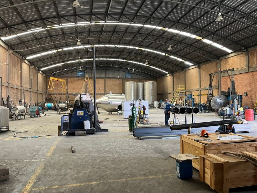 SE VENDE BODEGA 2.500 M2 MOSQUERA - 1