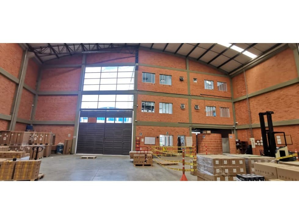 BODEGA EN ARRENDAMIENTO 2.250 M2 - 1