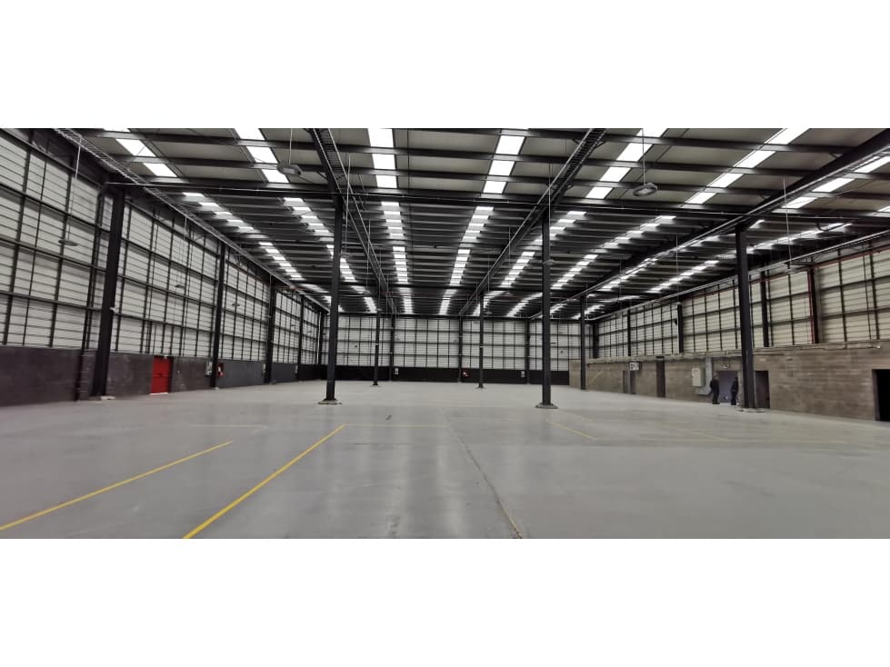 Arrienda Bodega 2.500 M2 de 400 KVA - 1