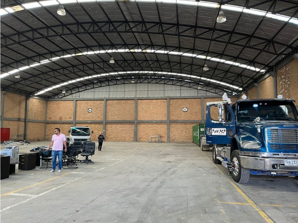 SE VENDE BODEGA 2.000 M2 MOSQUERA - 1