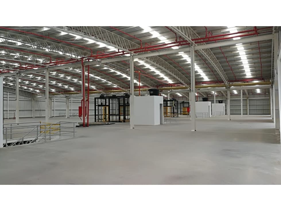 ARRENDAMIENTO DE BODEGA 7.904 M2 EN SIBERIA - 1