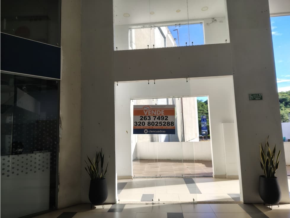 SE VENDE LOCAL 196 EN CENTRO COMERCIAL PEÑALISA - 1