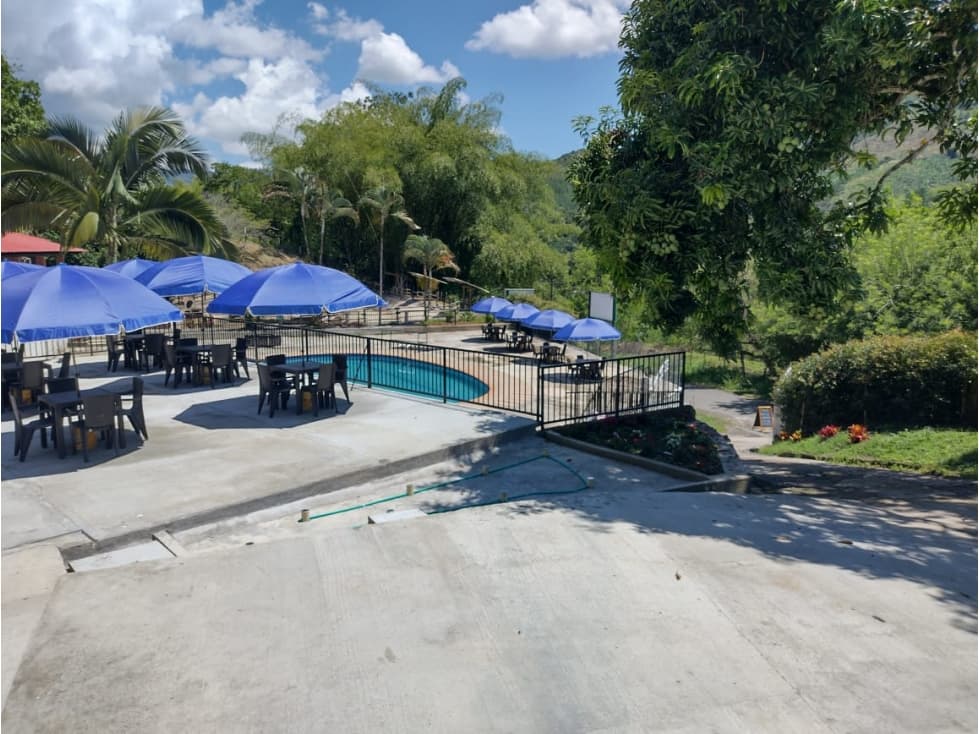 Vendo a PUERTA CERRADA Finca Hotel a 6 km de Marsella de Risaralda - 1