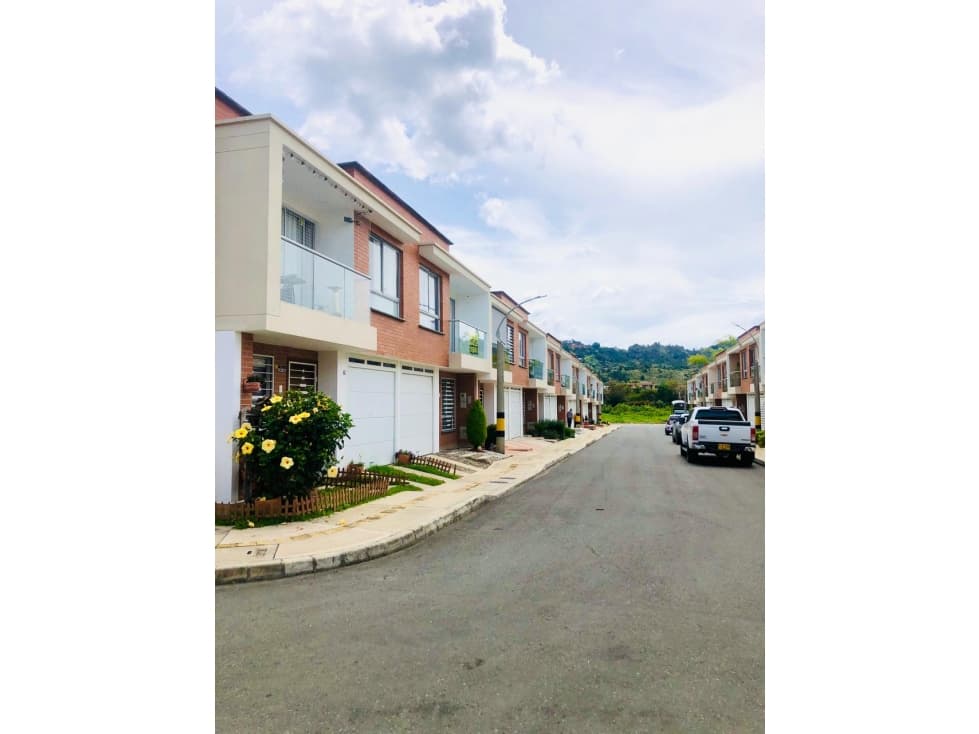 Venta de casa en La Ceja Antioquia - 1