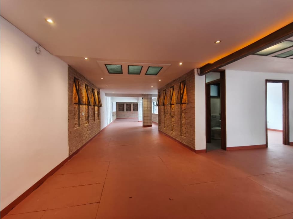 Local para arriendo de 220 metros Chapinero - 1