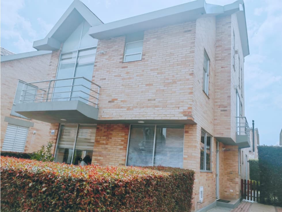 CHIA, Conj Cerrado 332 mtr Const 429 lote 3 niv 5 hab 5 baños 5 parq - 1