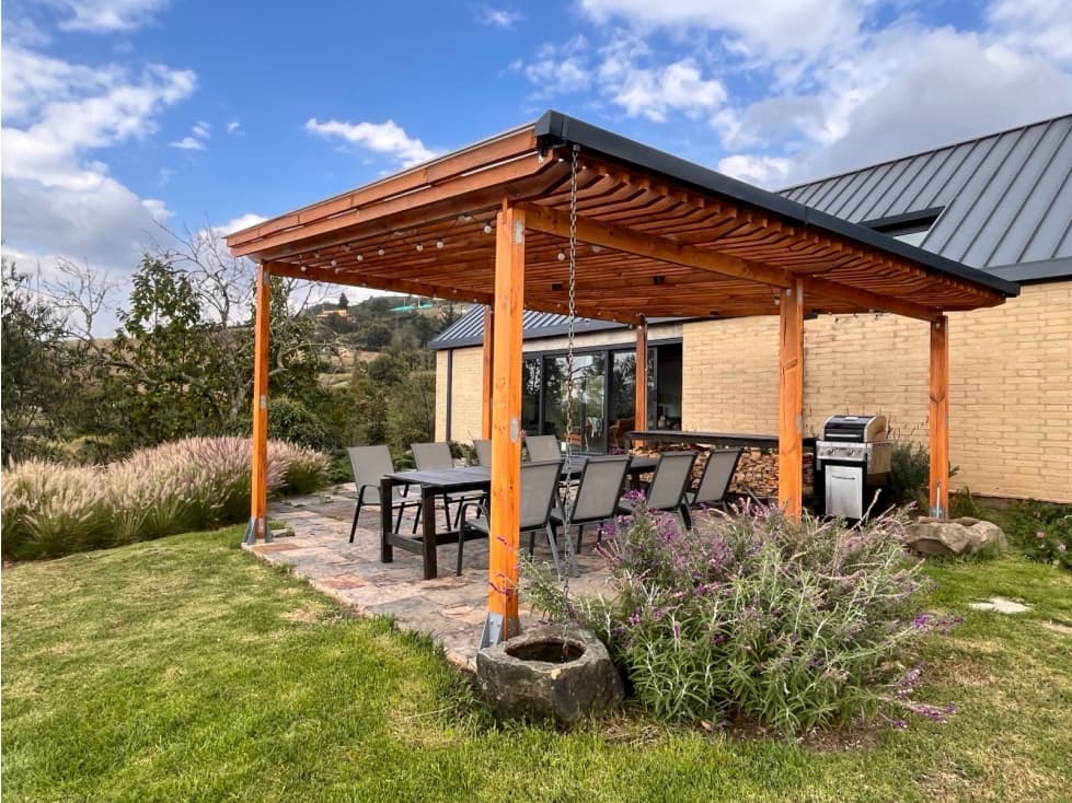 VENDO ESPECTACULAR CASA CAMPESTRE EN EL EMBALSE DE TOMINÉ GUATAVITA - 1