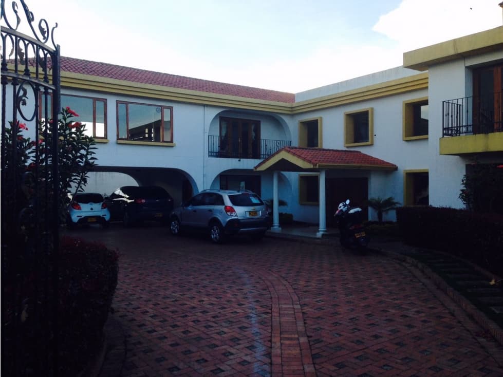 VENTA/ARRIENDO Chía 2 niveles ,5 alc 7 baños,6 parq - 1