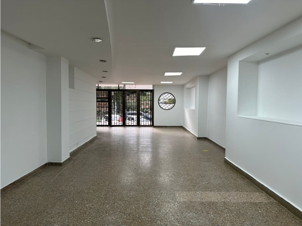 SE ARRIENDA EXCELENTE LOCAL COMERCIAL UBICADO EN FUNDADORES - 1