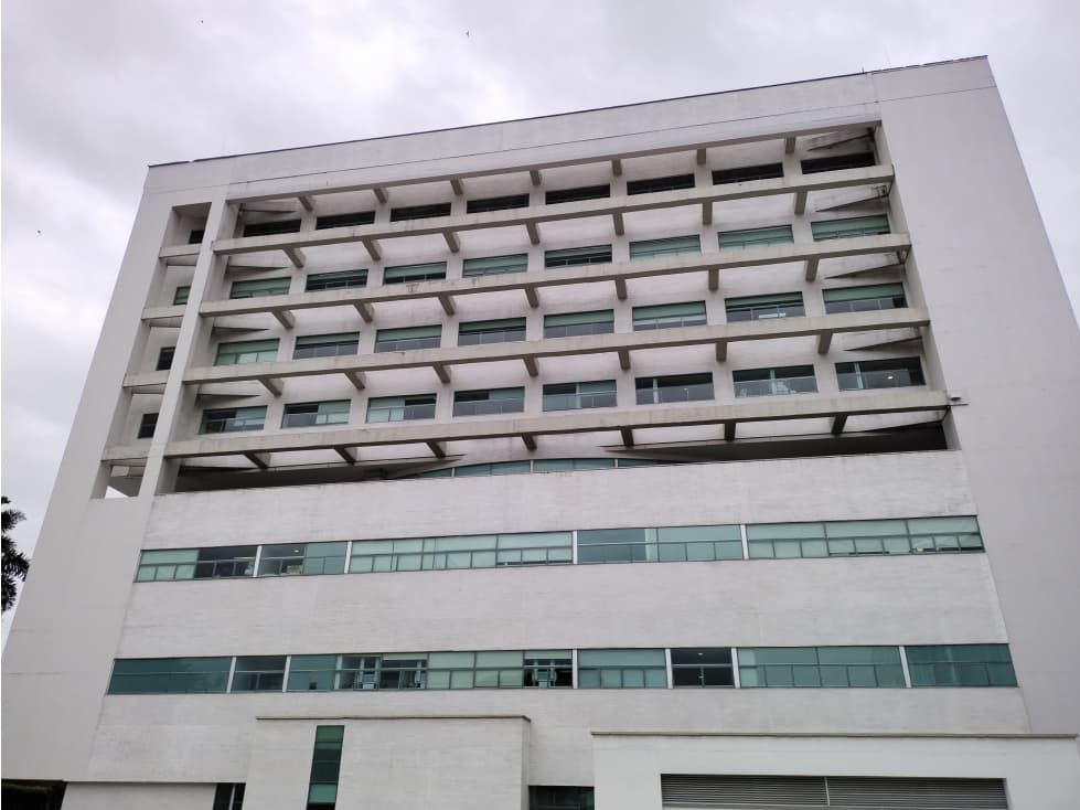 ALQUILER DE PISO COMPLETO (8VO) EN EL COMPLEJO EMPRESARIAL COOMEVA - 1