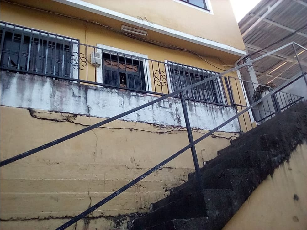 VENTA DE HERMOSA CASA 3 PISOS EN PUERTO BERRIO - 1