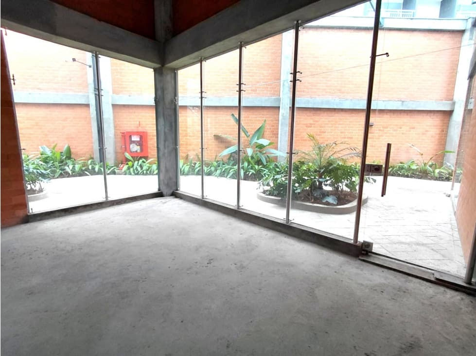 SE ALQUILA LOCAL EN PLAZA MADERO PARQUE VIVERO - 1