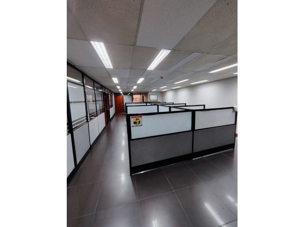 ALQUILER DE OFICINAS EN EDIFICIO TORRE 77 COLOMBIA - 1