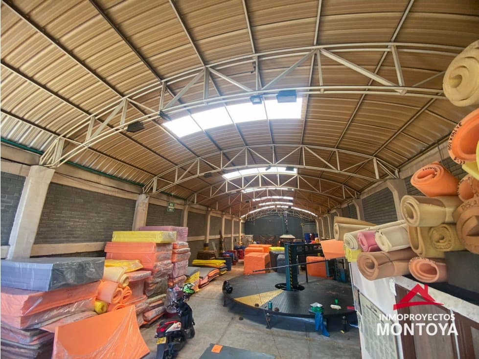 Local-bodega sobre la vía Cartago-Pereira - 1