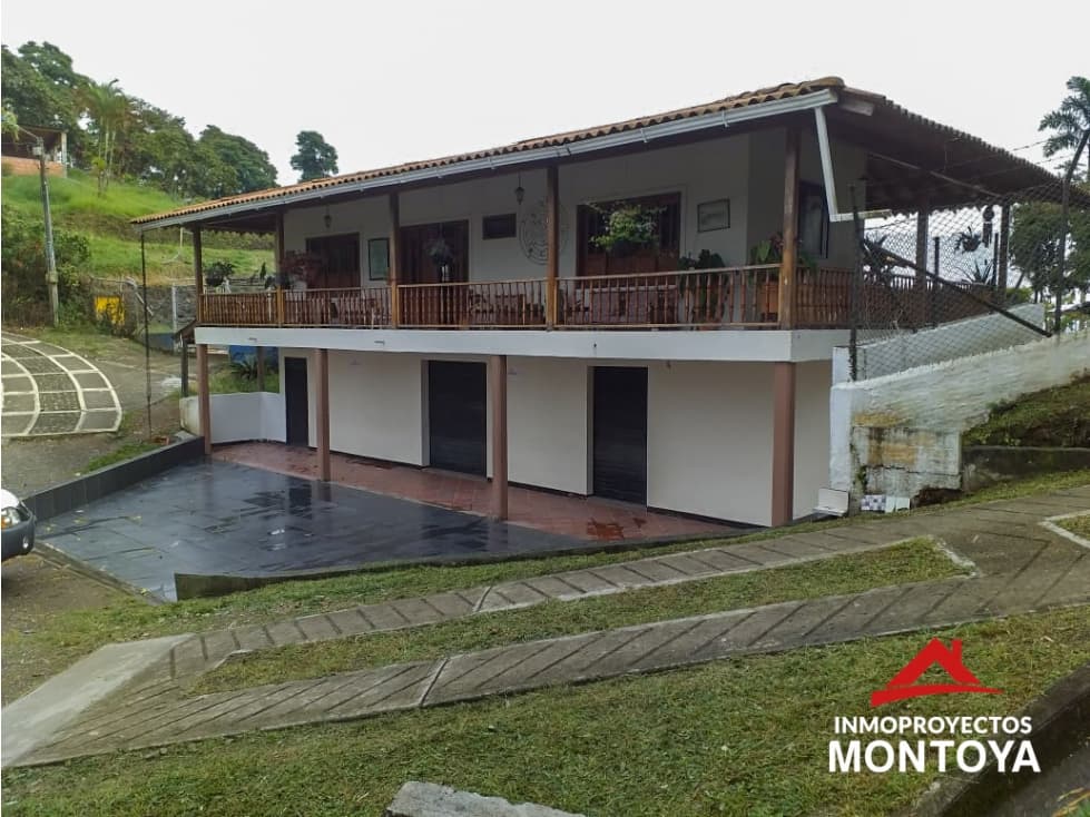 Casa campestre con local comercial sobre la vía principal a Marsella - 1