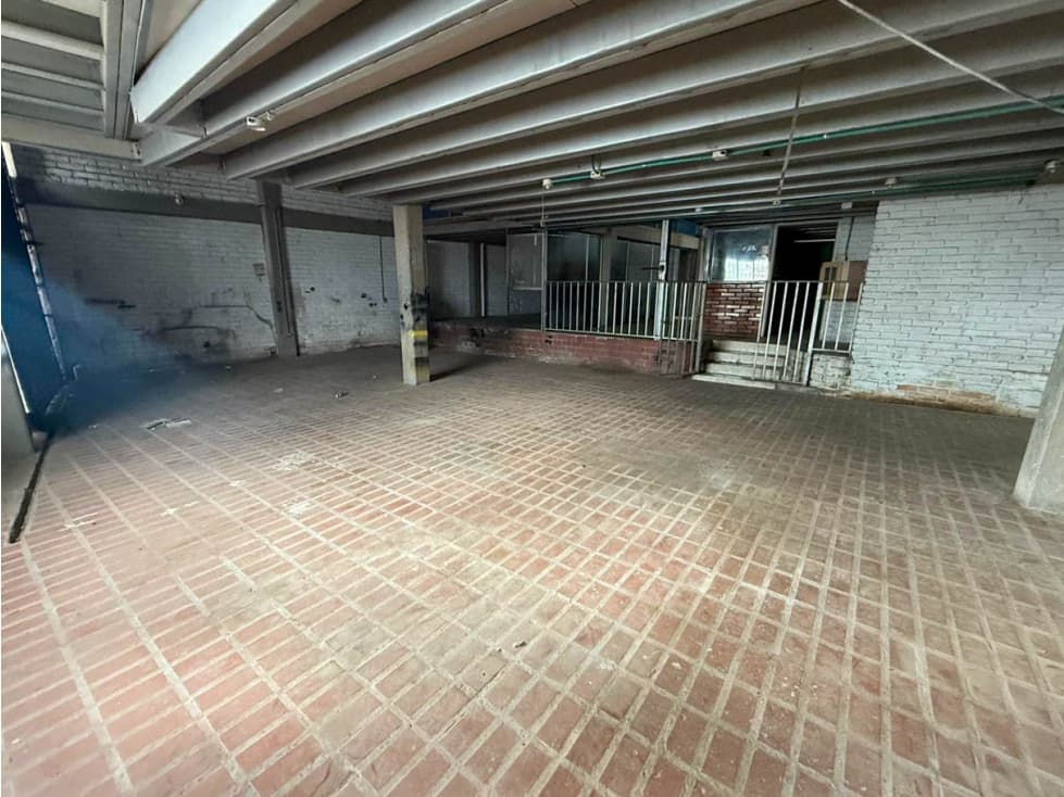 Venta bodega en Av. 30 de Agosto, Pereira - 1
