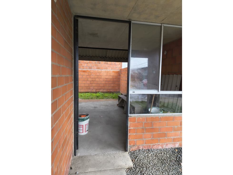 VENDO O PERMUTO CASA ESQUINERA EN OBRA GRIS - 1