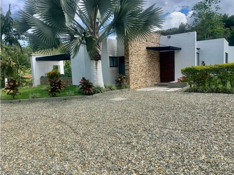Venta de Finca Moderna a 1 hora y cuarto de Medellín - 1