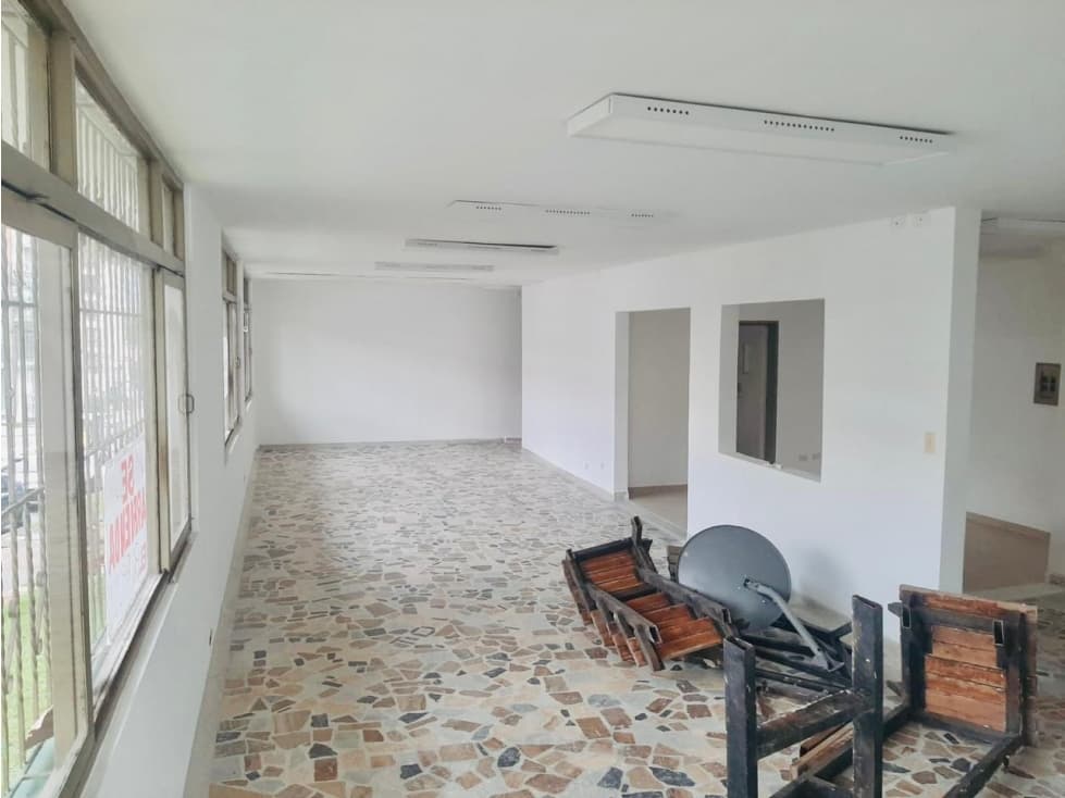 LOCAL COMERCIAL EN RENTA SECTOR PARQUE FUNDADORES - 1