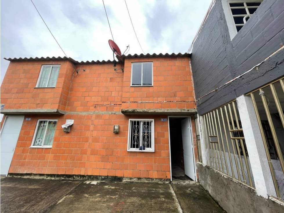 SE ALQUILA CASA EN OBRA GRIS DOS PISOS EN CIUDADELA LAS FLORES JAMUNDI - 1