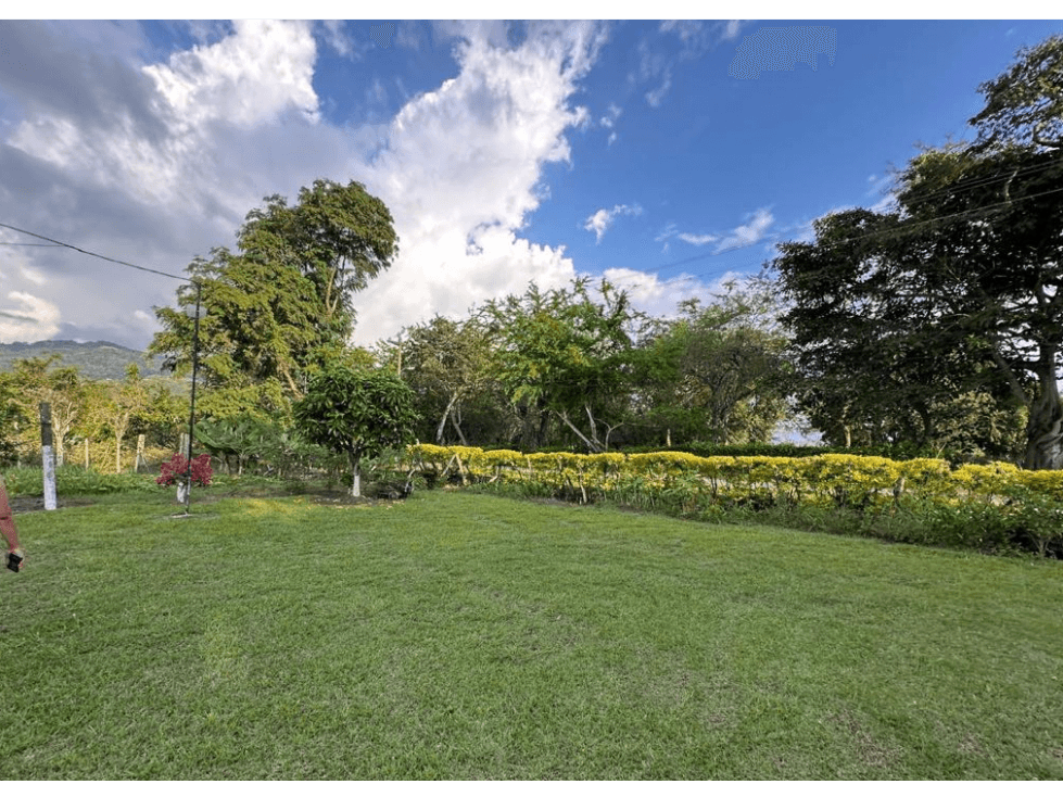 Lote sobre vía, Venta Ginebra Valle - 1