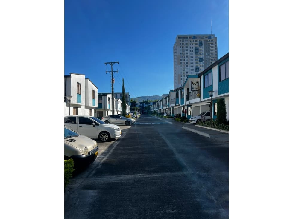 ENCANTADORA CASA DÚPLEX EN ZONA CÉNTRICA: ¡IDEAL PARA TI! - 1