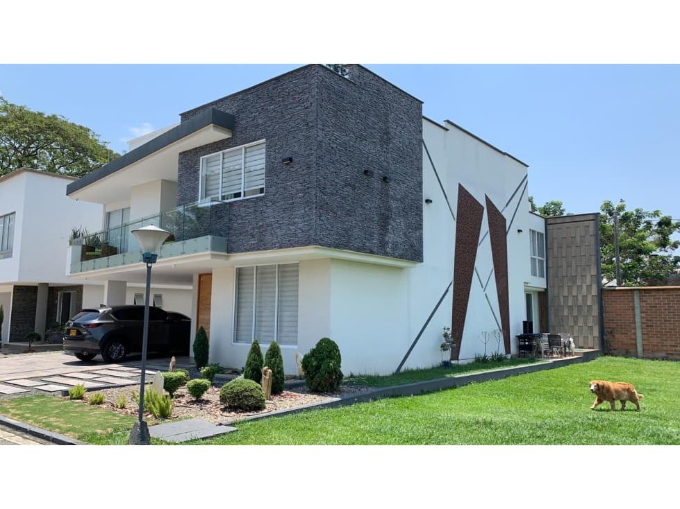 EXCLUSIVA CASA DE LUJO EN CONJUNTO RESIDENCIAL EN CARTAGO VALLE - 1