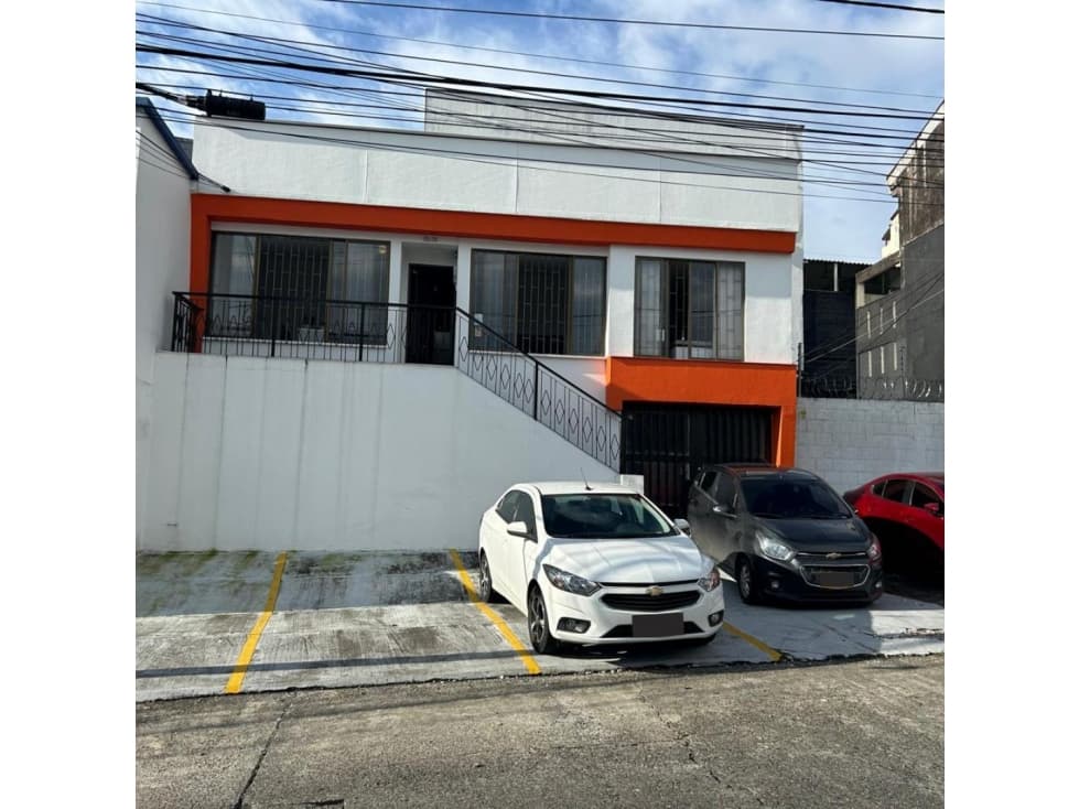 OFICINA MUY BIEN UBICADA EN MARAYA - 1