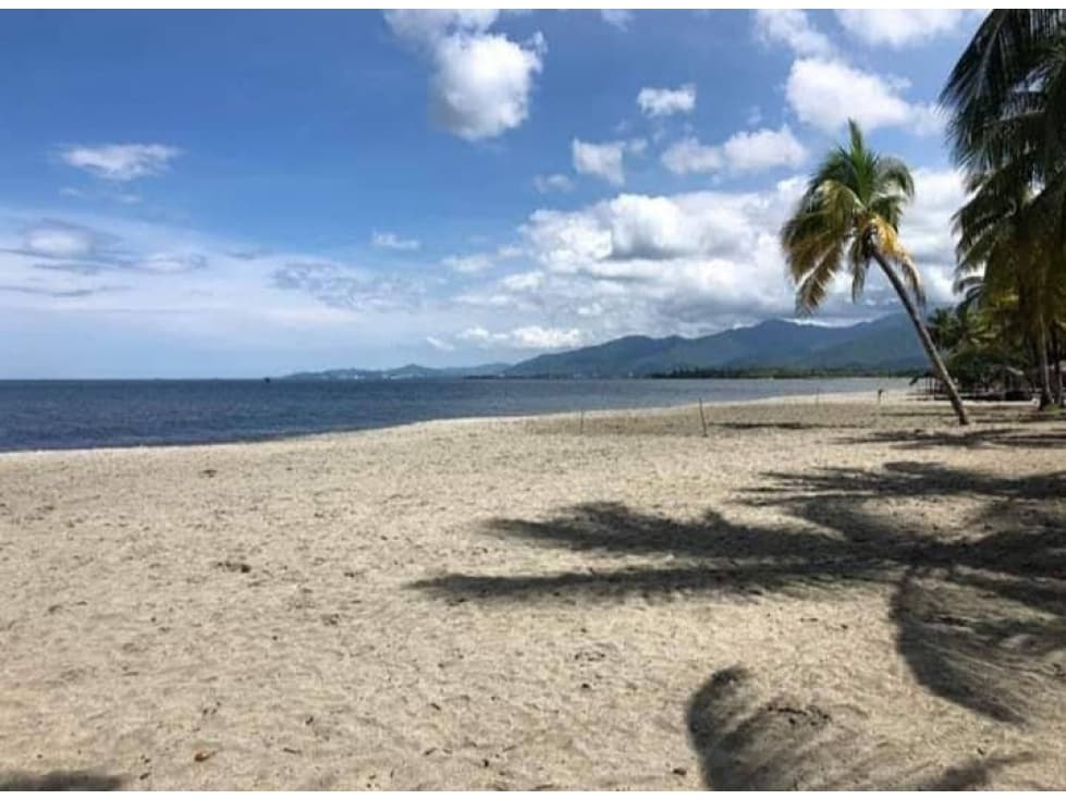VIVE EL LUJO COSTERO: LOTE FRENTE AL MAR, EN LA CIÉNAGA DE SANTA MARTA - 1