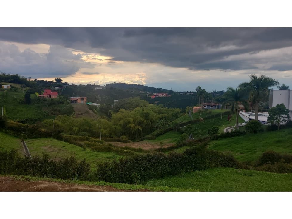 LOTE CON VISTA PAISAJISTA EN CONDOMINIO EN CONDINA - 1