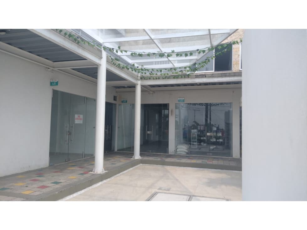 LOCAL EN VENTA EN BALCONES PLAZA RESTREPO - 1