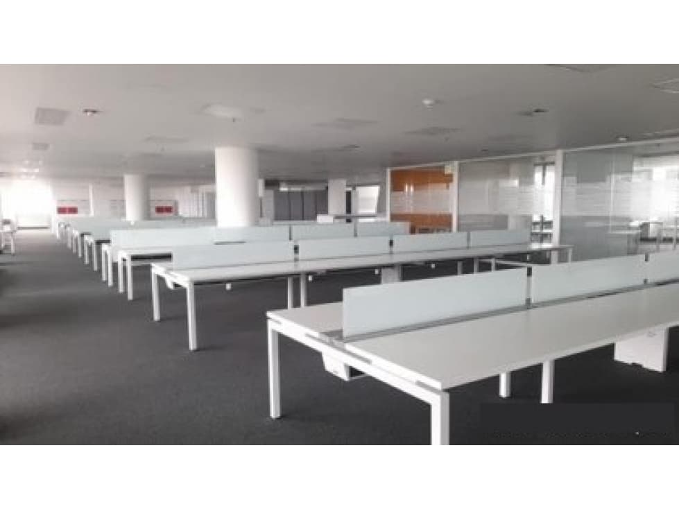 Oficinas Amplia Siberia Ubicada en Zona Industrial - 1