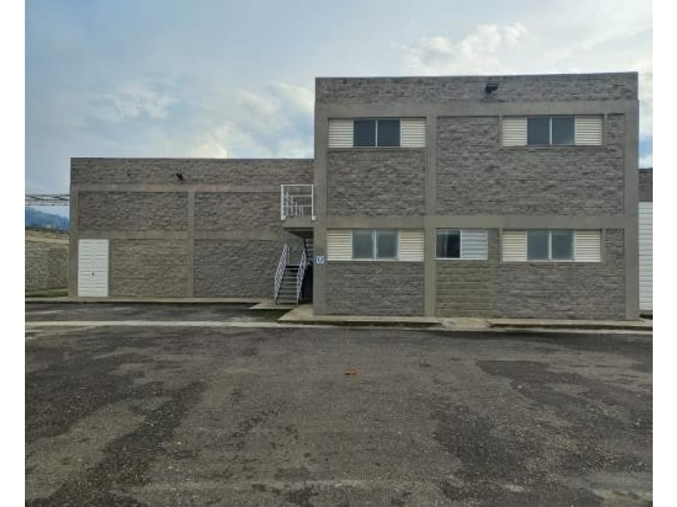 Bodega Amplia e Iluminada en Parque Industrial Tocancipá - 1