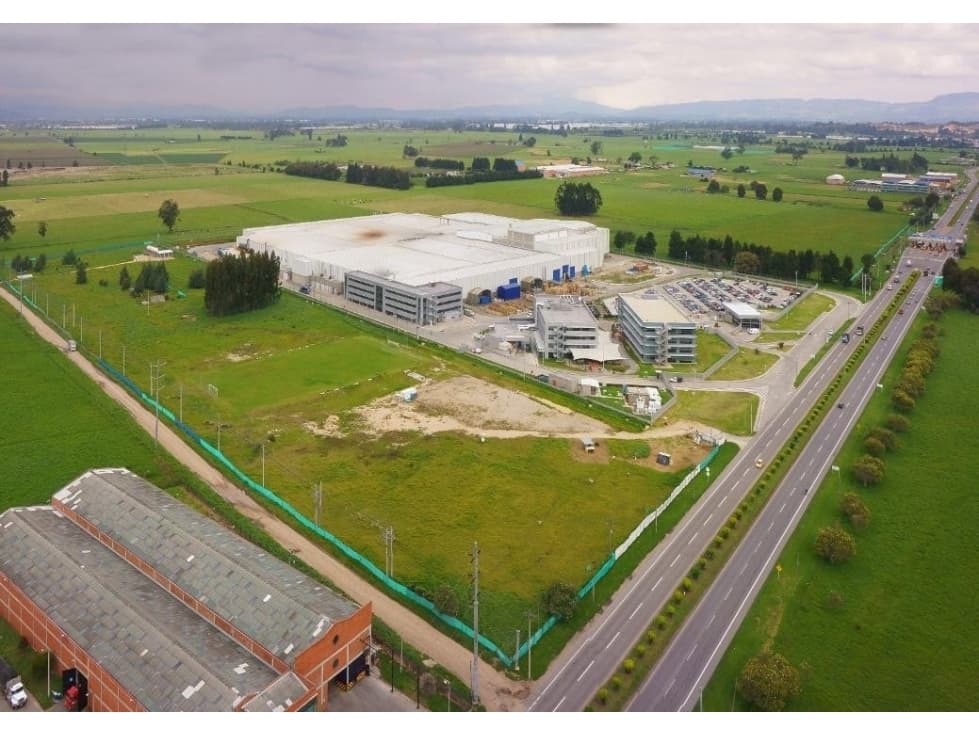 Oficina Amplia Siberia Ubicada en Zona de Gran Desarrollo - 1