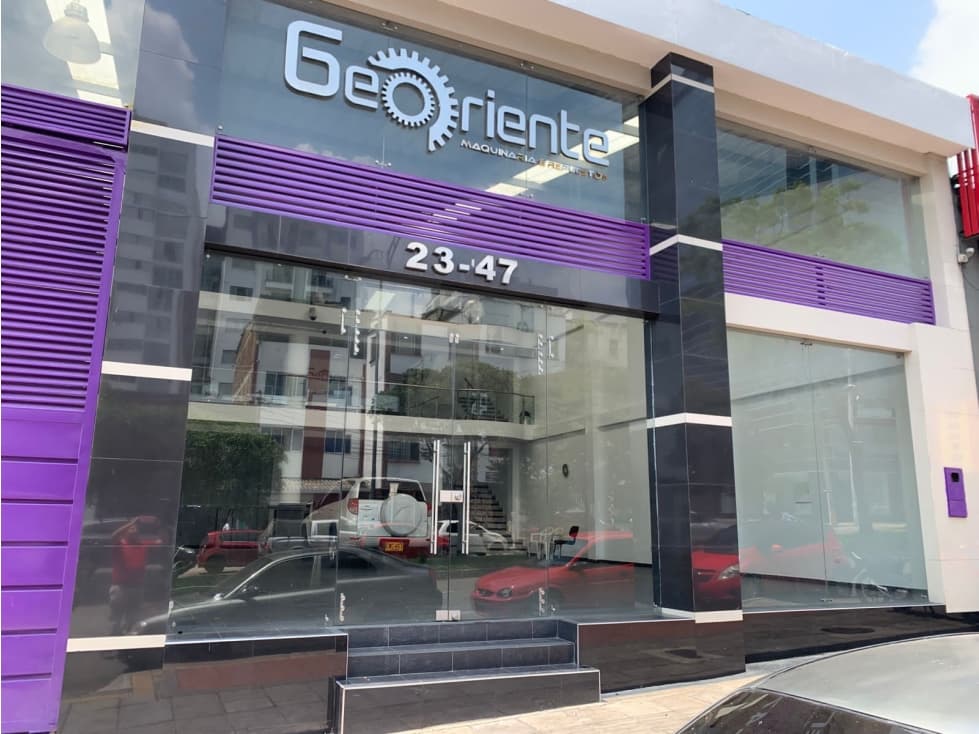 VENDO VITRINA COMERCIAL SÚPER UBICADA EN BUCARAMANGA - 1