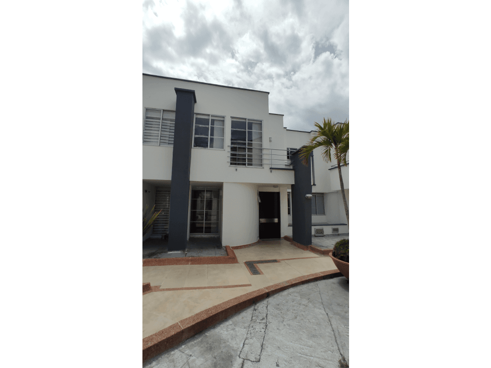 ALQUILO CASA EN EL SECTOR DE PINARES ALTO - 1