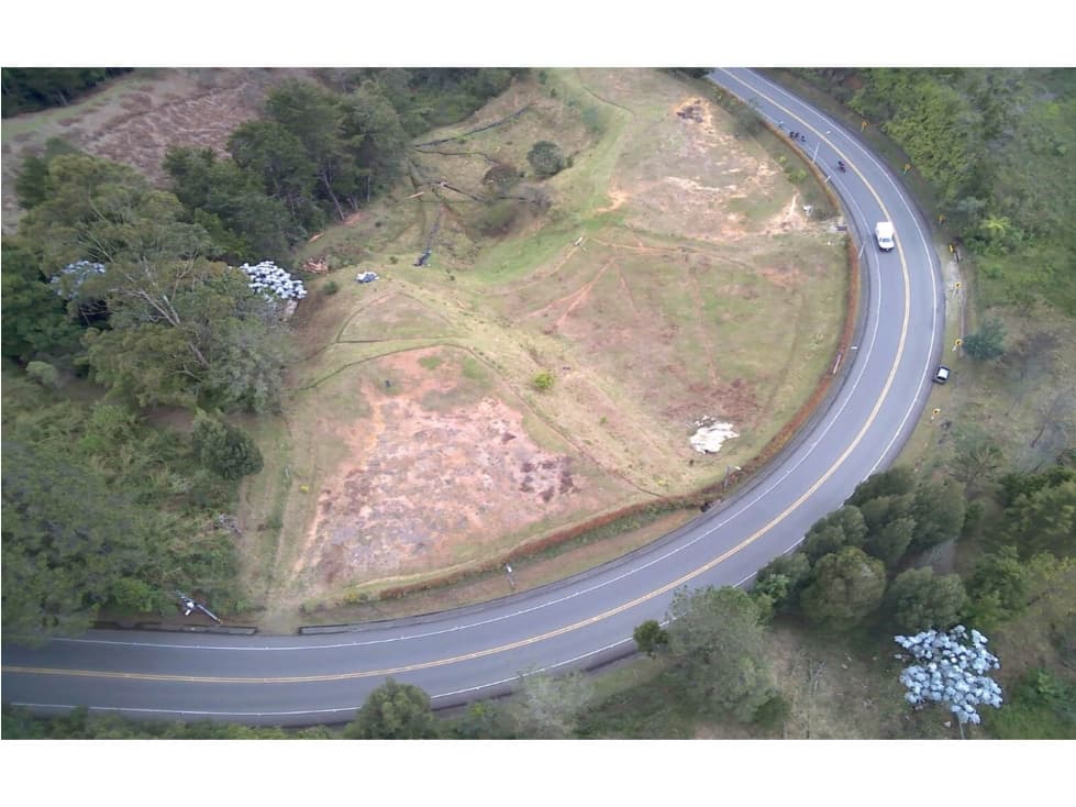 Venta Lote comercial residencial túnel Variante Sajonia borde vía - 1