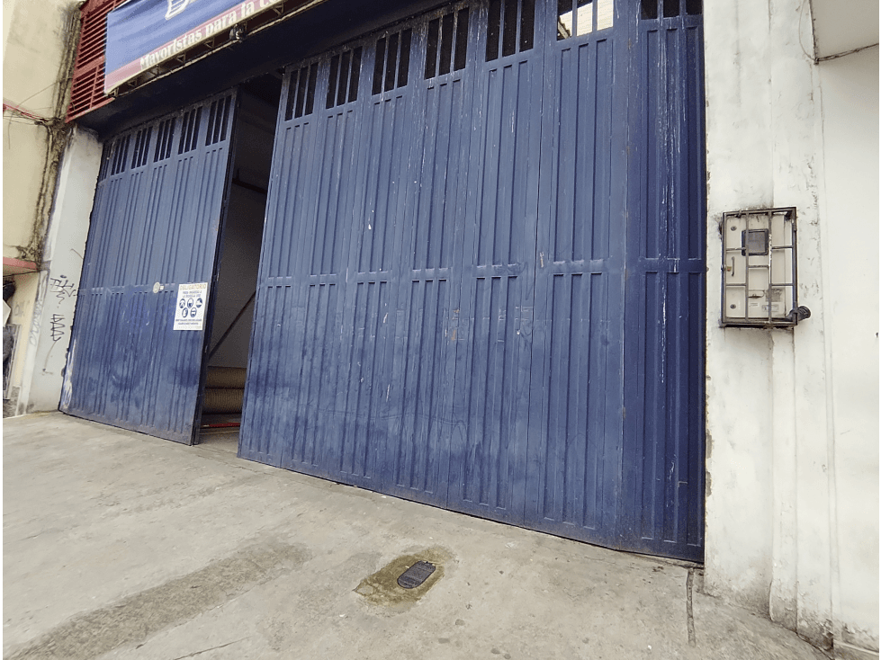 ARRIENDO BODEGA SOBRE LA CARRERA 6 CON CALLE 27 - 1