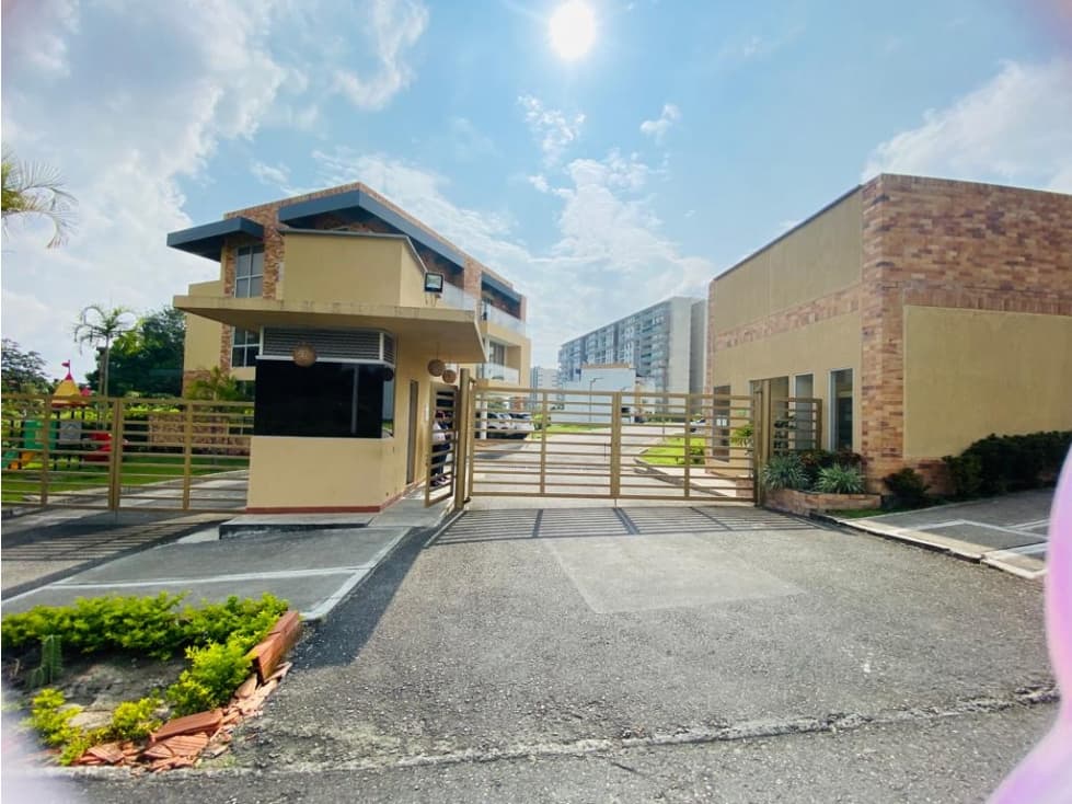 VENDO LOTE EN CONJUNTO CERRADO - 1