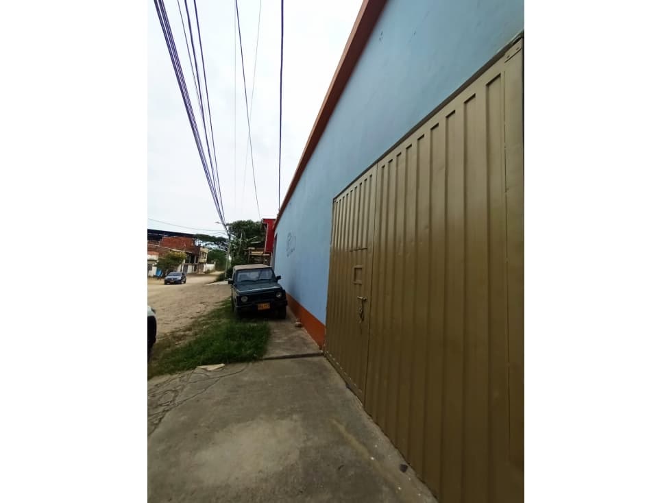 VENDO AMPLIA BODEGA SECTOR SALADO - 1