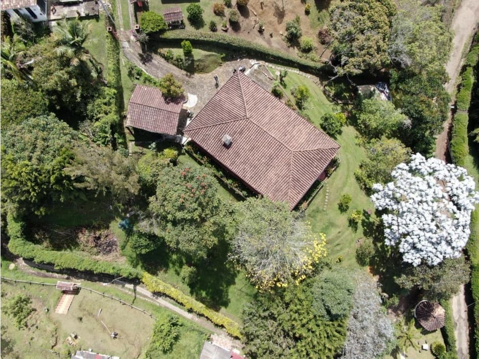 F0251. Vendo! Finca con excelente área y espacios en Guarne  - 1