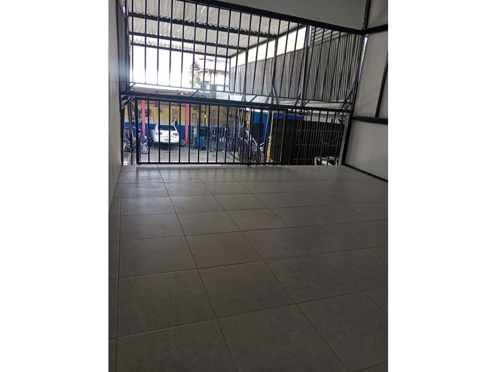 T0814. Alquiler! Local comercial de 2 niveles en La Ceja - 1