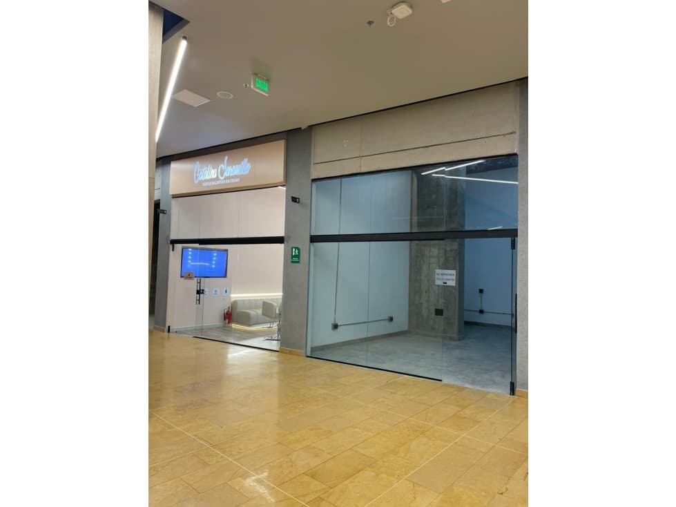 T0826. Alquiler! Local comercial 29MT2 en Moll comercial de Rionegro - 1