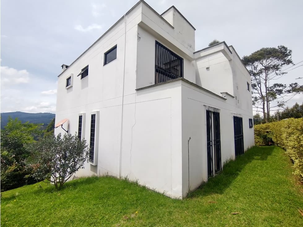 T0744. ALQUILO! Finca con un área de 500mt2 en buen sector en Guarne - 1