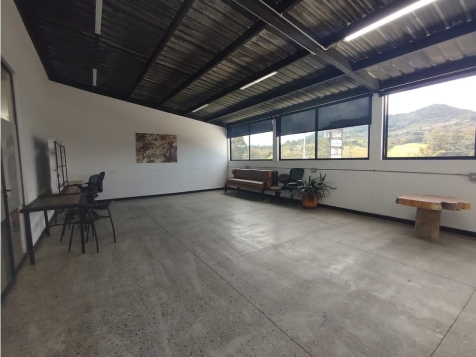 T0807. Alquiler! Local con excelente ubicación en moll comercial - 1